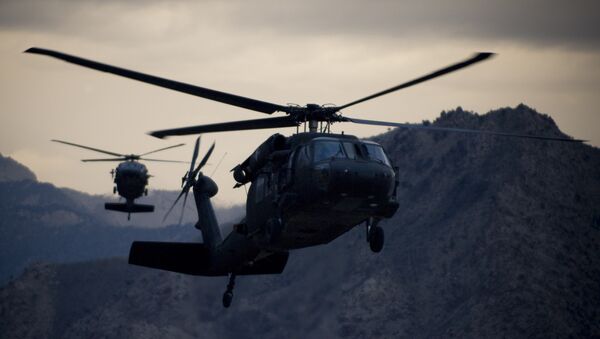 Dva vojna helikoptera UH-60 Blek houk na bazi Kalaguš - Sputnik Srbija