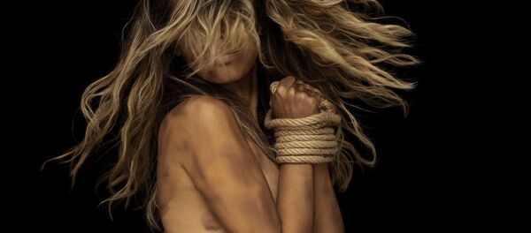 Везана жена. - Sputnik Србија