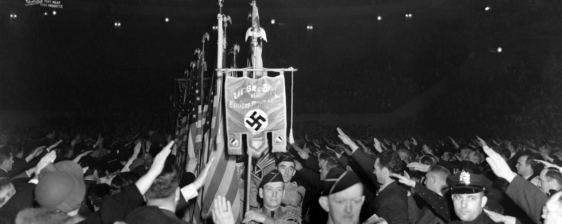 Gomila salutira nacističkim pozdravom na proameričkom mitingu njujorškom Medison skver gardenu 20. februara 1939. - Sputnik Srbija, 1920, 02.10.2023
