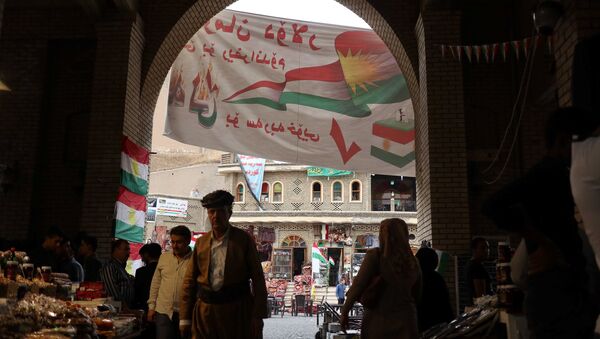 Транспаренти за подршку референдуму за независност Ирачког Курдистана на пијаци у старом граду Ербил у Ираку - Sputnik Србија