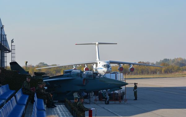 Antonov na batajničkom aerodromu - Sputnik Srbija