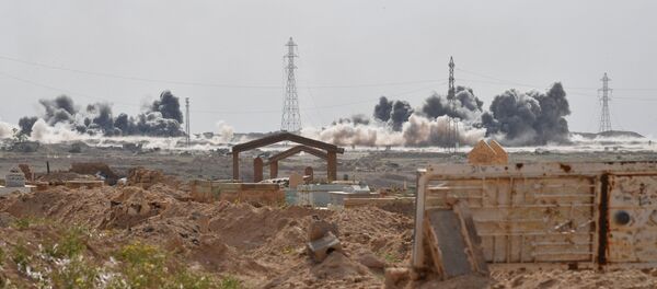 Напад ваздушних снага Русије на положаје ДАЕШ-а у Дејр ел Зору Напад ваздушних снага Русије на положаје ДАЕШ-а у Дејр ел Зору - Sputnik Србија