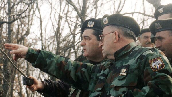 Generali Nebojša Pavković i Vladimir Lazarević na Kosovu tokom NATO agresije na SRJ. - Sputnik Srbija