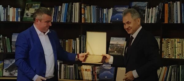 Душан Бајатовић на састанку са Сергејом Шојгуом у Москви Душан Бајатовић на састанку са Сергејом Шојгуом у Москви - Sputnik Србија