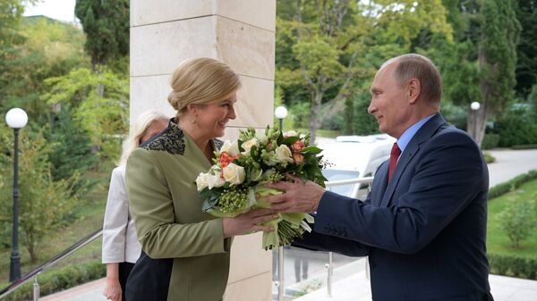 Predsednik Rusije Vladimir Putin i predsednica Hrvatske Kolinda Grabar Kitarović - Sputnik Srbija