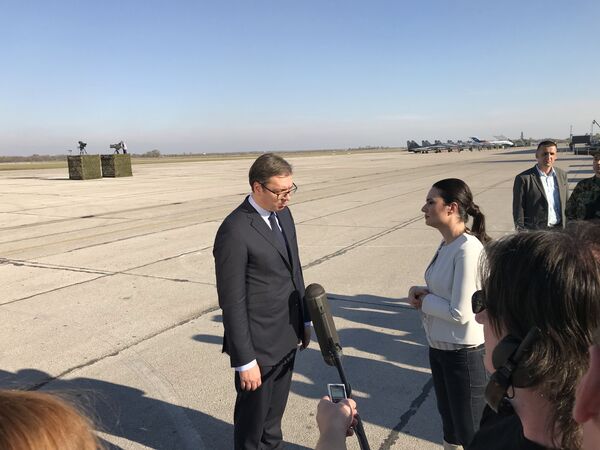 Председник Србије Александар Вучић на батајничком аеродрому Председник Србије Александар Вучић на батајничком аеродрому - Sputnik Србија