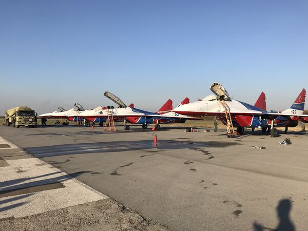 Авиони спремни за сутрашњу манифестацију Авиони спремни за сутрашњу манифестацију - Sputnik Србија