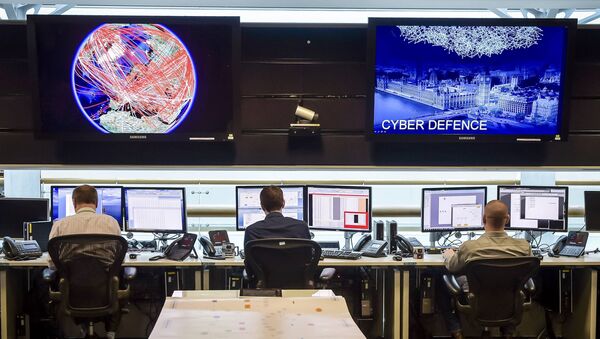 Operateri rade 24 sata u GCHQ u Čeltnamu - Sputnik Srbija