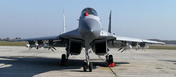 Миг на батајничком аеродрому спремни за манифестацију - Sputnik Србија
