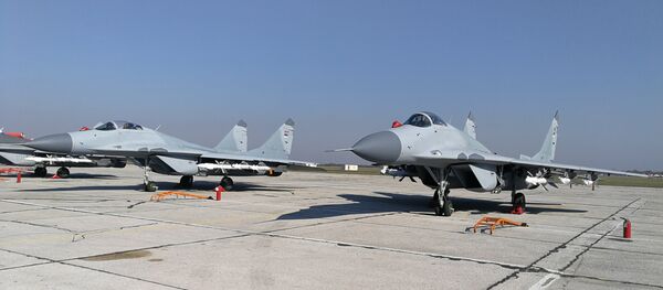 Migovi na batajničkom aerodromu spremni za manifestaciju - Sputnik Srbija