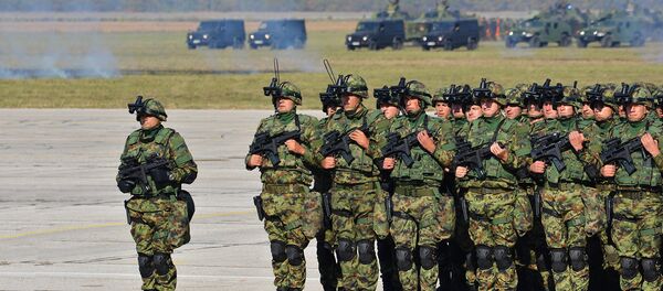 Војници Војске Србије на паради поводом Дана ослобођења Београда Војници Војске Србије на паради поводом Дана ослобођења Београда - Sputnik Србија