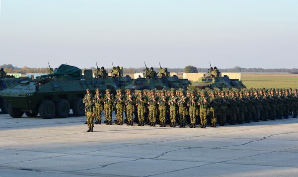 Војници су сада опремљени вишеслојним системом сензора који може да открије тенк на удаљености од чак 10 километара. Војници су сада опремљени вишеслојним системом сензора који може да открије тенк на удаљености од чак 10 километара. - Sputnik Србија