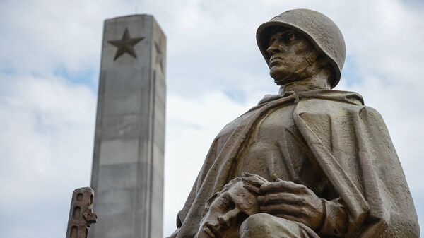 Споменик совјетским војницима у Варшави - Sputnik Србија