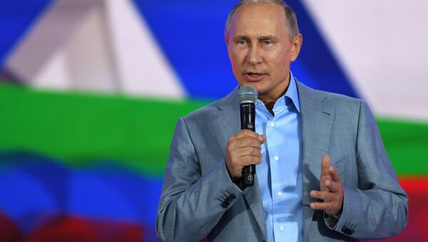 Председник Русије Владимир Путин на Светском фестивалу омладине и студената - Sputnik Србија