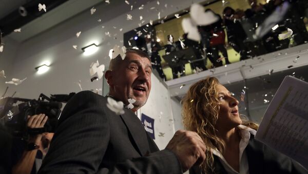 Češki milijarder i vođa pokreta Ano Andrej Babiš slavi nakon parlamentarnih izbora u Češkoj - Sputnik Srbija