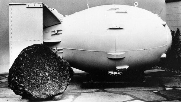 Атомска бомба типа дебељко која тестирана на локацији Тринити и бачена на Нагасаки у Музеју научних лабораторија Лос Аламос. - Sputnik Србија