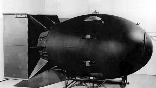 Atomska bomba tipa debeljko koja testirana na lokaciji Triniti i bačena na Nagasaki u Muzeju naučnih laboratorija Los Alamos. - Sputnik Srbija