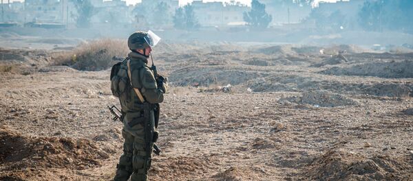 Ruski demineri tokom čišćenja Palmire od eksplozivnih naprava - Sputnik Srbija