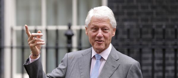 Бивши амерички председник Бил Клинтон након састанка са британском премијерком у Лондону Бивши амерички председник Бил Клинтон након састанка са британском премијерком у Лондону - Sputnik Србија