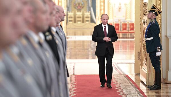 Vladimir Putin sa oficirima - Sputnik Srbija