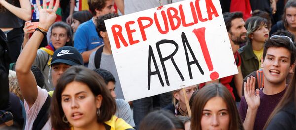 Студенти у Барселони са транспарентом Република сада. Студенти у Барселони са транспарентом Република сада. - Sputnik Србија