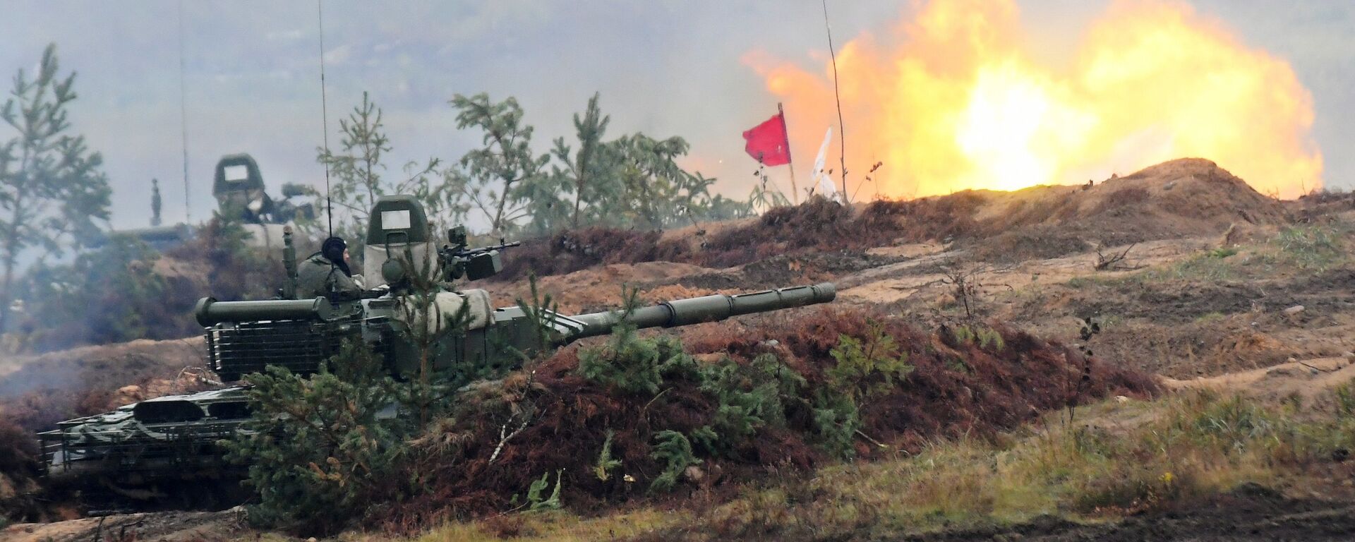 Tenk T-72B3 na poligonu u Minskoj oblasti na zajedničkim strateškim vojnim vežbama Rusije i Belorusije Zapad 2017 - Sputnik Srbija, 1920, 08.09.2025