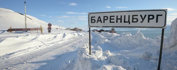 Саобраћајни знак за град Баренцбург у архипелагу Свалбард - Sputnik Србија
