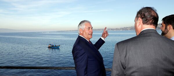 Američki državni sekretar Reks Tilerson kraj Ženevskog jezera. Američki državni sekretar Reks Tilerson kraj Ženevskog jezera. - Sputnik Srbija