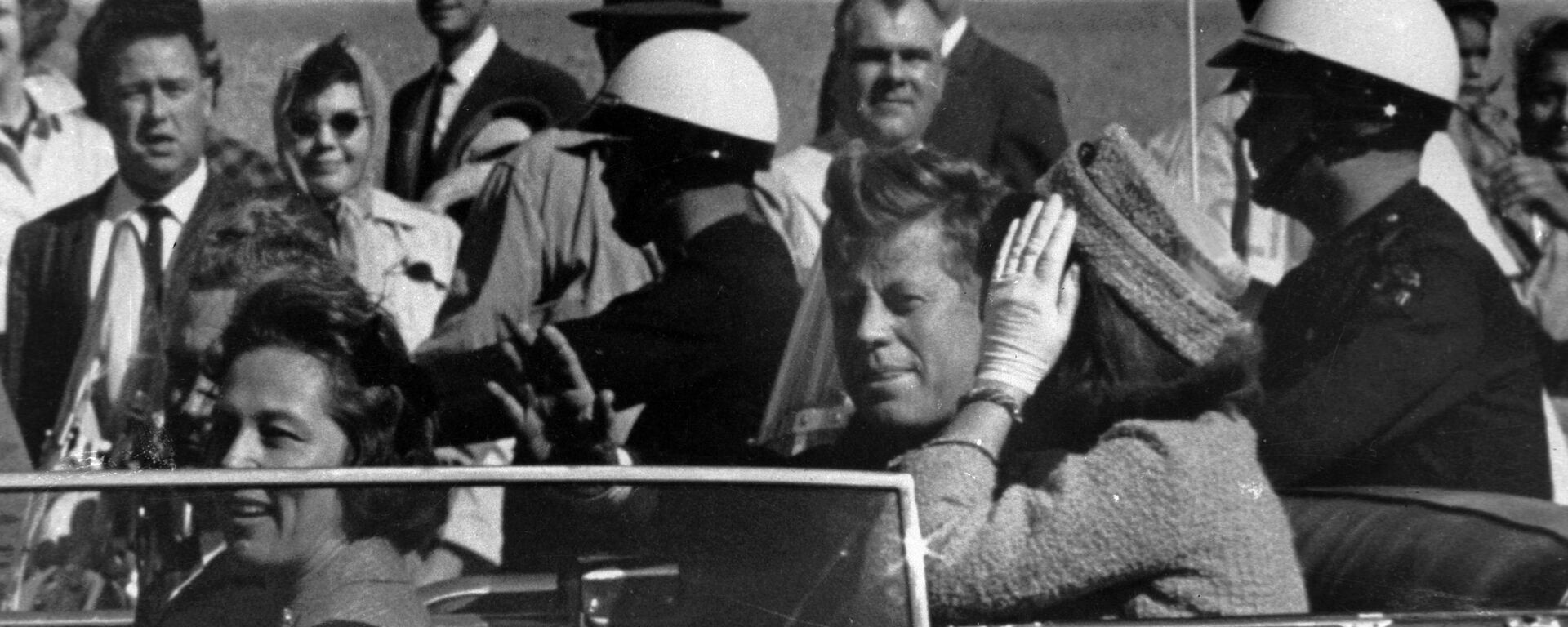 Predsednik SAD Džon Kenedi u Dalasu, 22. novembra 1963. minut pre ubistva. - Sputnik Srbija, 1920, 12.07.2021