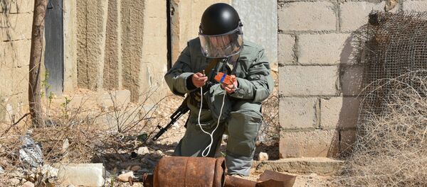 Ruski deminer razminira istorijski deo Palmire u Siriji - Sputnik Srbija