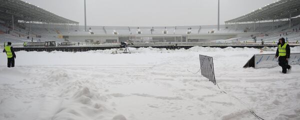 Чишћење терена пред утакмицу Урал - Спартак - Sputnik Србија