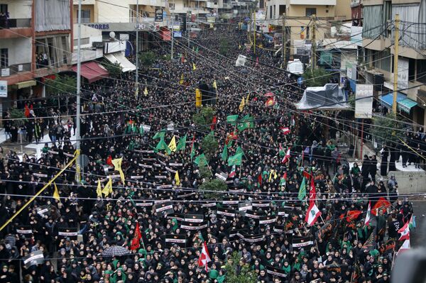 Хезболах је настао 1982. године као шиитски покрет који се бори за ослобађање јужног Либана од Израела који је те године и био окупиран, као и за ослобађање Палестине. Он је у почетку заиста био радикална организација која је имала пуну подршку Ирана и Сирије. Одмах је објавио рат Израелу и почео је са нападима на америчке војнике по Блиском истоку, постављањем заседа, минирањем путева, итд. Након што је израелска војска напустила југ Либана 2000. године, ту територију су запосели војници шиитског покрета и створили су јака упоришта дуж границе са Израелом. Израел од самог настанка покрета често гранатира положаје Хезболаха у Либану, али није успео да га сломи. - Sputnik Србија