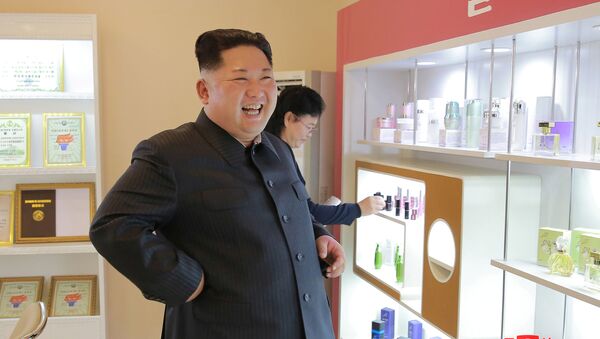 Ким Џонг Ун посетио козметичку фирму - Sputnik Србија