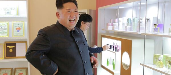 Kim Džong Un posetio kozmetičku firmu - Sputnik Srbija