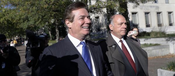 Пол Манафорт напушта суд Пол Манафорт напушта суд - Sputnik Србија