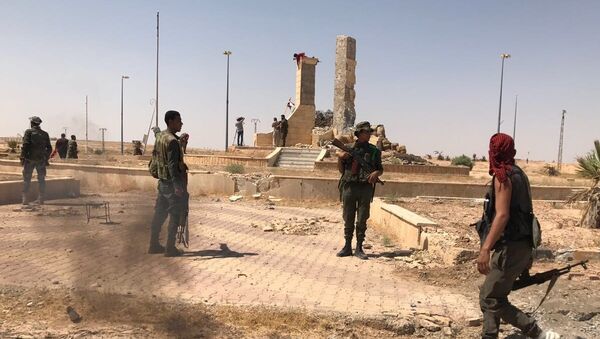 Sirijska vojska probila obruč na glavnom južnom ulazu u Dejr el Zor - Sputnik Srbija