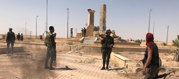 Сиријска војска пробила обруч на главном јужном улазу у Дејр ел Зор Сиријска војска пробила обруч на главном јужном улазу у Дејр ел Зор - Sputnik Србија