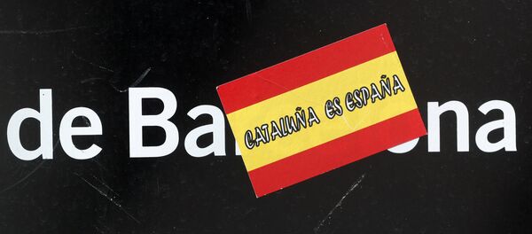 Плакат Каталонија је Шпанија на згради у близини Генералитета у Барселони Плакат Каталонија је Шпанија на згради у близини Генералитета у Барселони - Sputnik Србија