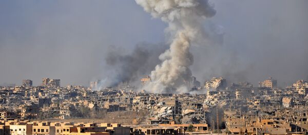 Vazdušni napad sirijskih snaga na Dejr el Zor Vazdušni napad sirijskih snaga na Dejr el Zor - Sputnik Srbija