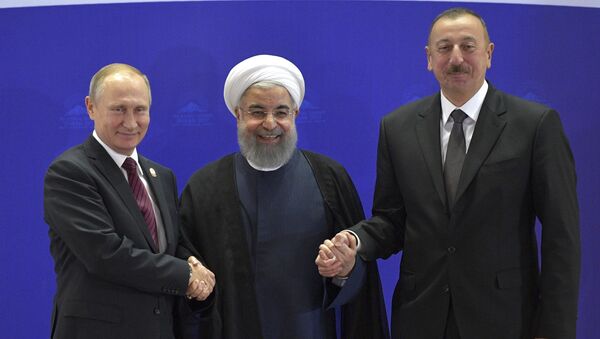 Predsednici Rusije, Irana i Azerbejdžana, Vladimir Putin, Hasan Rohani i Ilham Alijev nakon sastanka u Teheranu - Sputnik Srbija