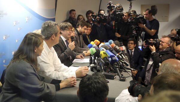 Бивши каталонски председник Карлес Пуџдемон говори на конференцији за медије у Бриселу - Sputnik Србија