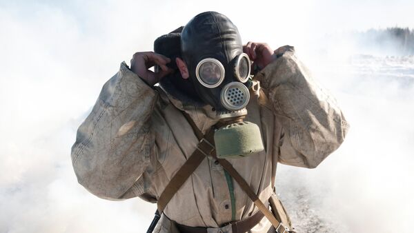 Војници у оделима за заштиту од хемијског оружја - Sputnik Србија