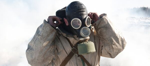 Војници у оделима за заштиту од хемијског оружја - Sputnik Србија