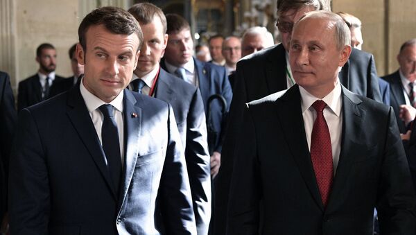 Председници Француске и Русије Емануел Макрон и Владимир Путин у Версају - Sputnik Србија