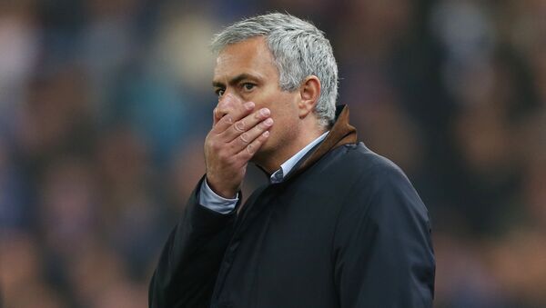 Chelsea manager Jose Mourinho looks dejected - Sputnik Srbija