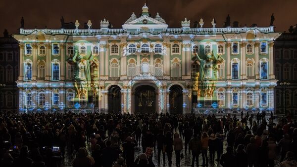 Svetlosni šou na Dvorskom trgu u Sankt Peterburgu - Sputnik Srbija