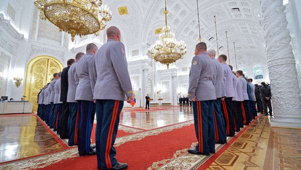 Predsednik Rusije Vladimir Putin na ceremoniji unapređivanja oficira u Kremlju - Sputnik Srbija