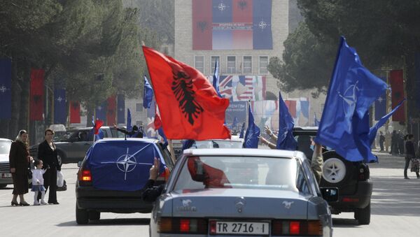 Proslava prijema Albanije u NATO na ulicama Tirane 5. aprila 2009. - Sputnik Srbija