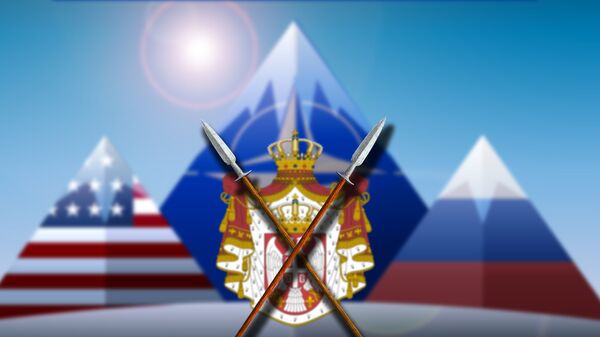 Брда у заставма САД, НАТО и Русија и грб Србије - Sputnik Србија