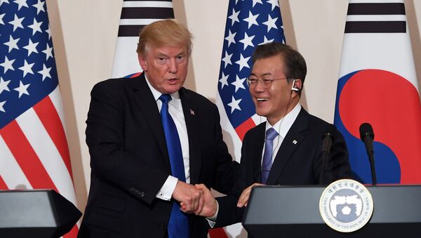 Доналд Трамп са јужнокорејским председником Мун Џае-ином - Sputnik Србија